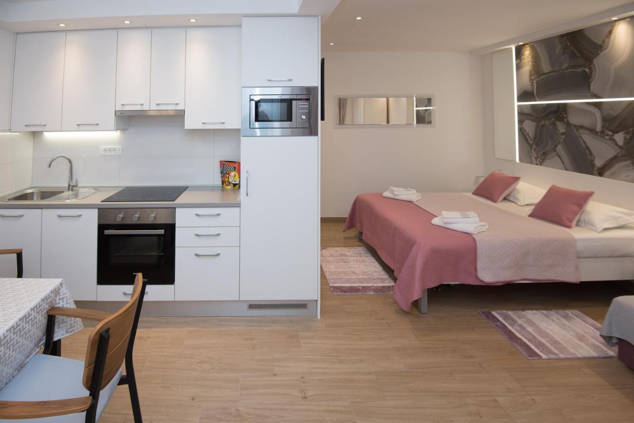 Luxury Studio Apartment Honeymoon สปลิท ภายนอก รูปภาพ