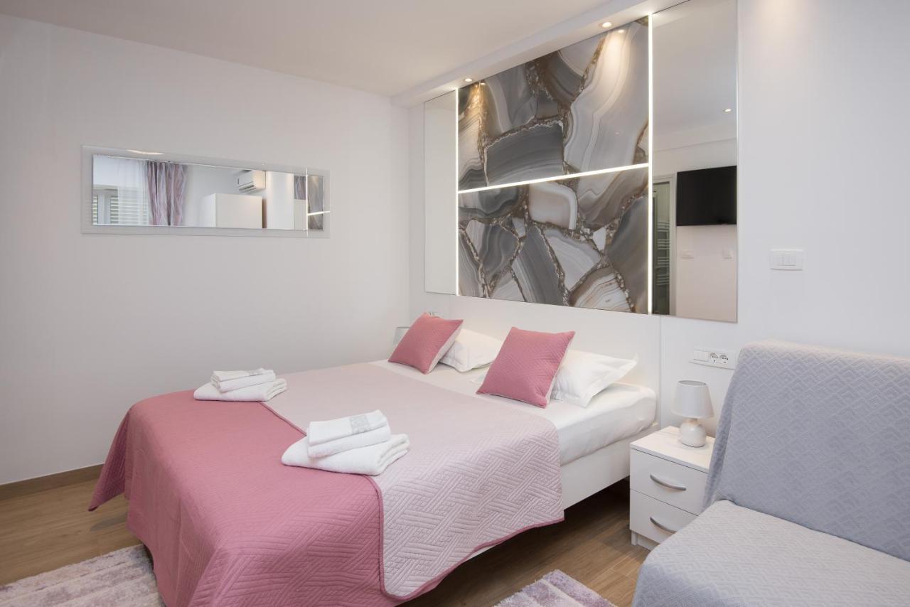 Luxury Studio Apartment Honeymoon สปลิท ภายนอก รูปภาพ